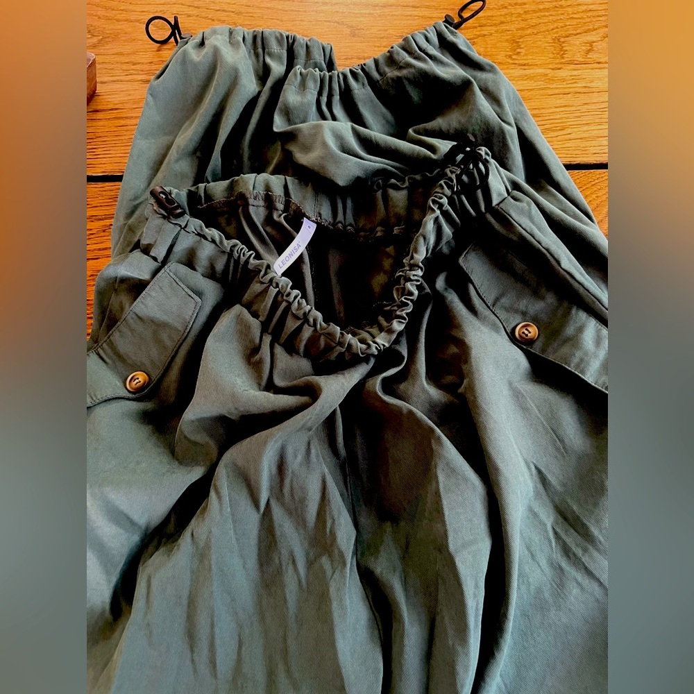 Leonisa cargo woman pants, size 8